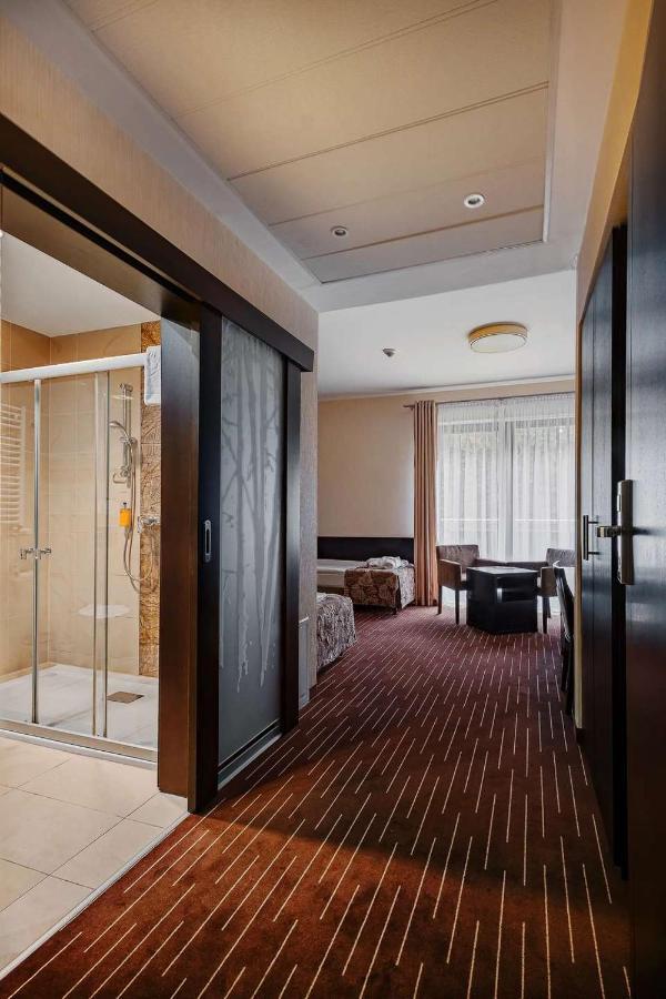 Hotel Uroczysko Cedzyna Eksteriør bilde