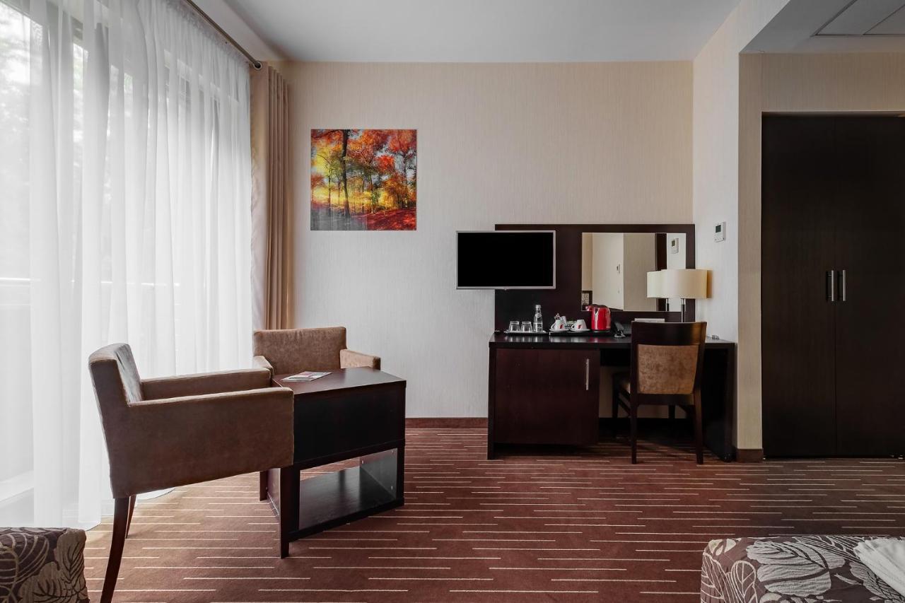 Hotel Uroczysko Cedzyna Eksteriør bilde