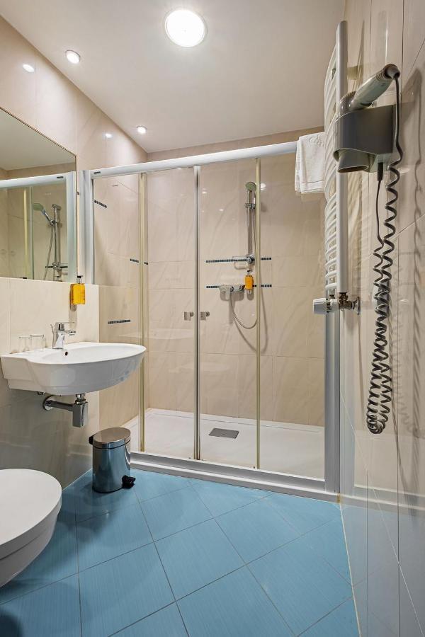 Hotel Uroczysko Cedzyna Eksteriør bilde